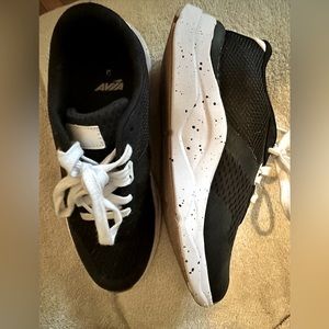 Avia tennis shoes